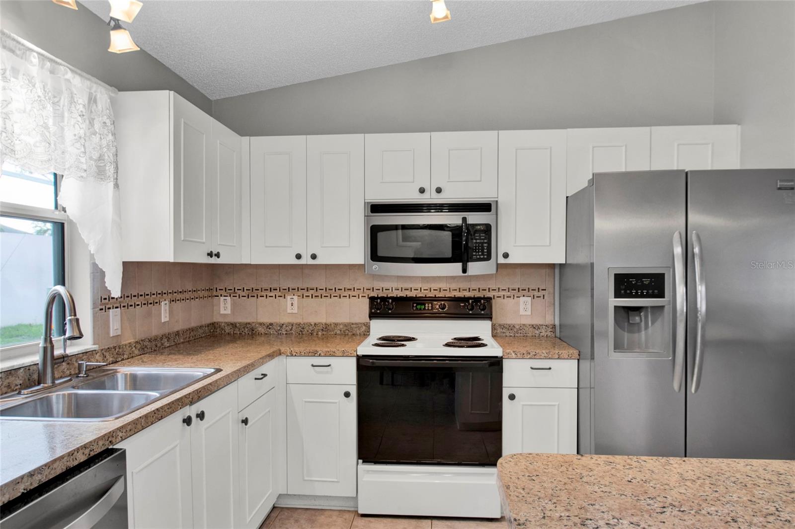 Image 13 of 40 For 807 Camino Del Rey Drive
