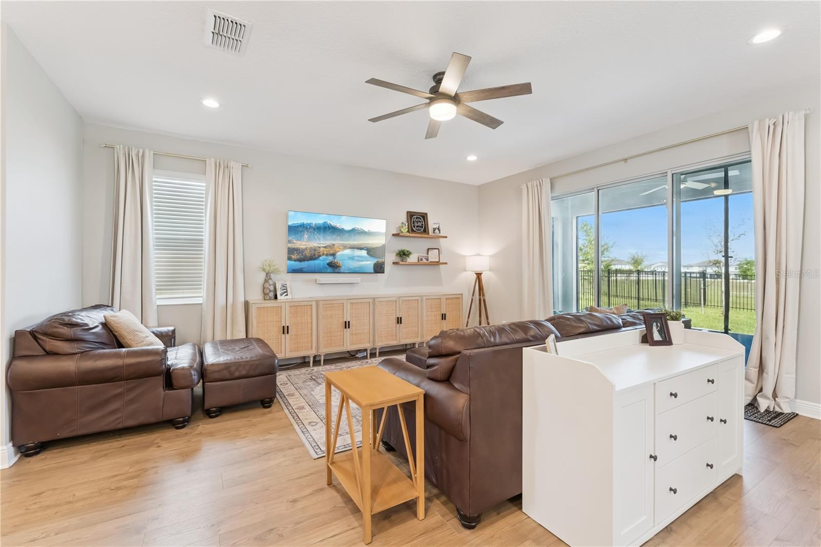 Image 12 of 53 For 14434 Crestavista Avenue