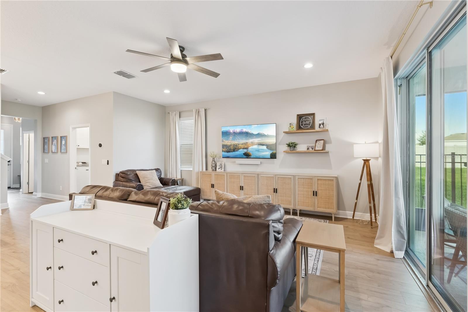 Image 13 of 53 For 14434 Crestavista Avenue