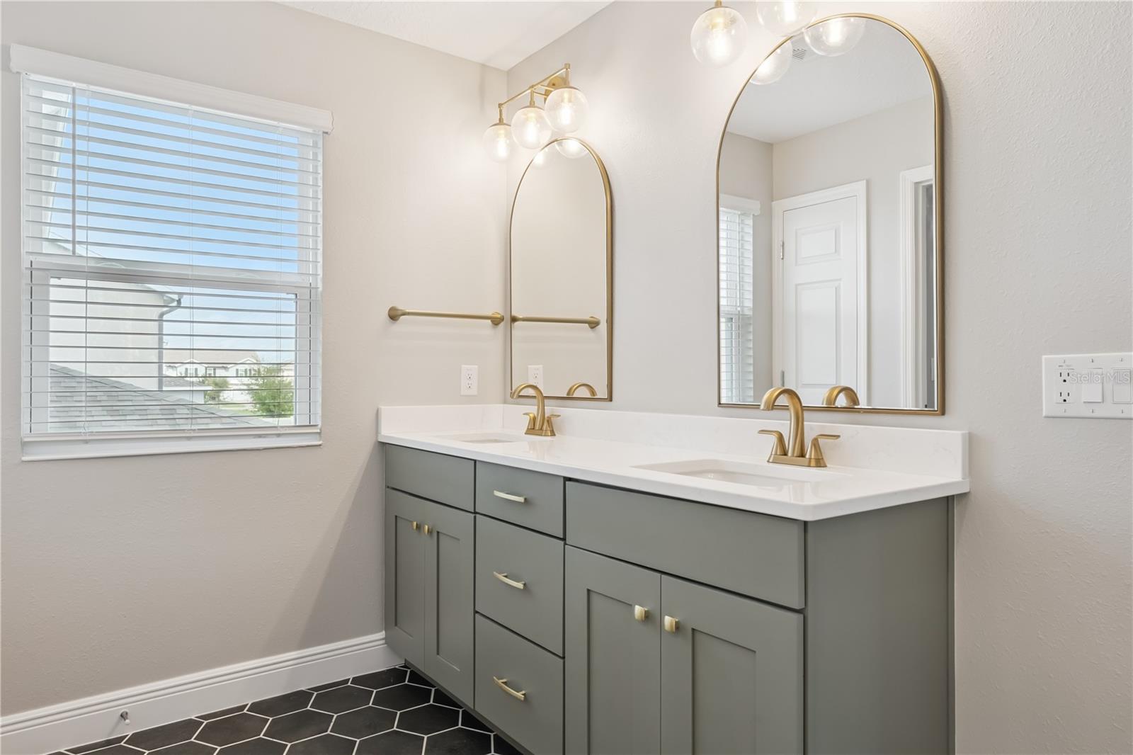 Image 31 of 53 For 14434 Crestavista Avenue