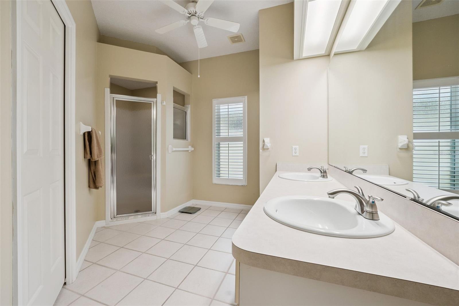 Image 19 of 56 For 21733 Royal St Georges Lane