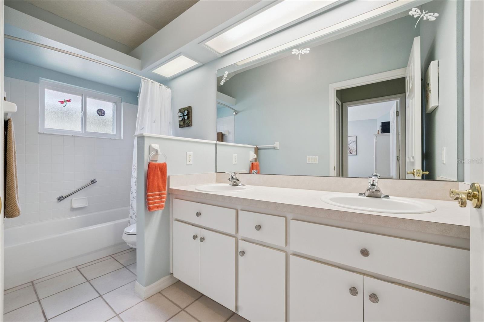 Image 20 of 56 For 21733 Royal St Georges Lane