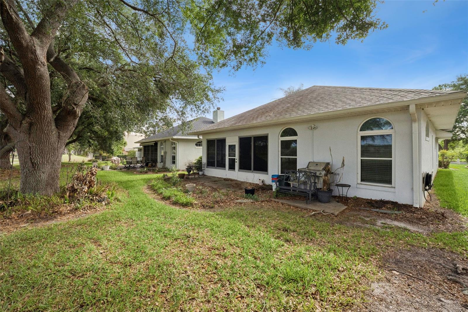 Image 23 of 56 For 21733 Royal St Georges Lane