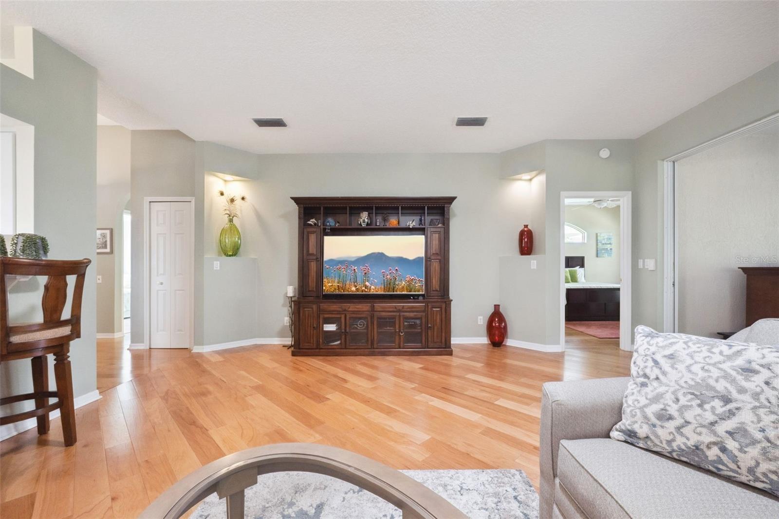 Image 9 of 56 For 21733 Royal St Georges Lane