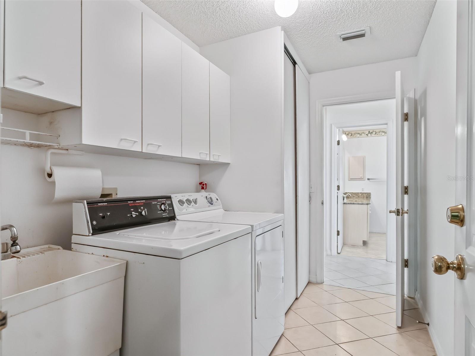 Image 19 of 28 For 877 Cortez Avenue