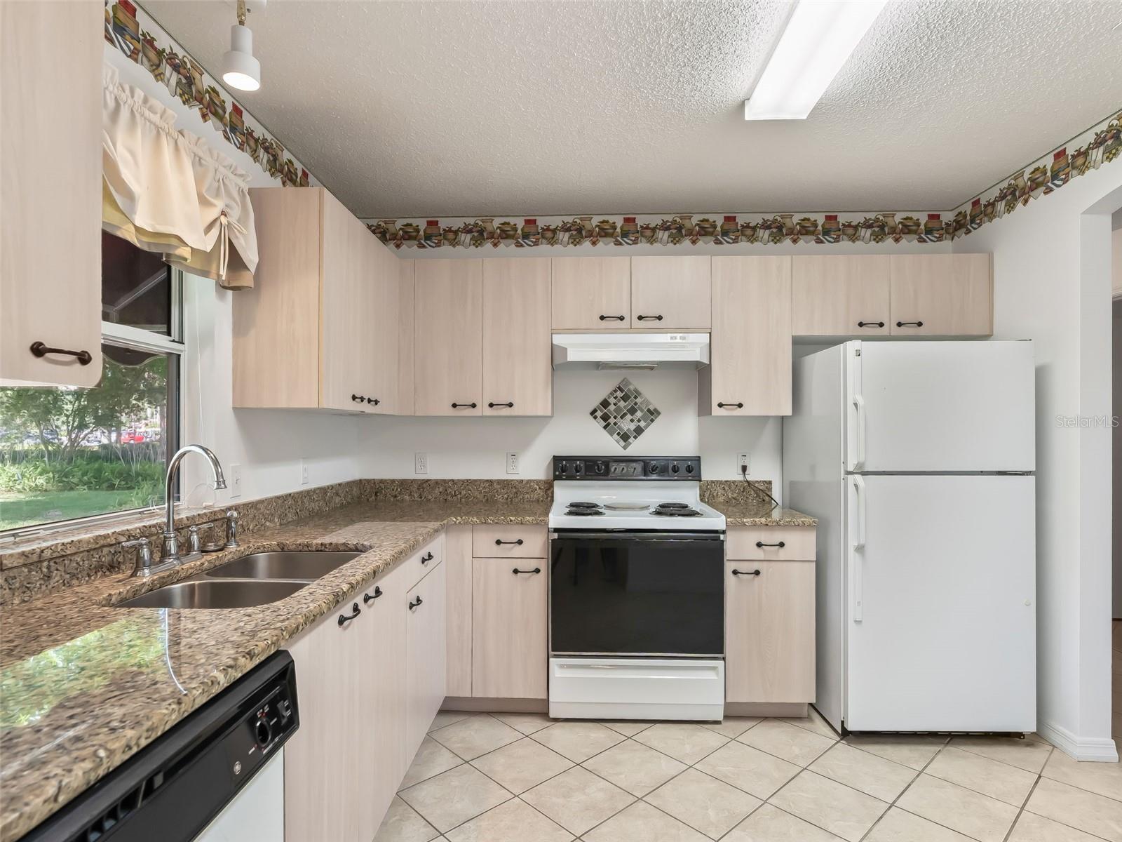 Image 5 of 28 For 877 Cortez Avenue