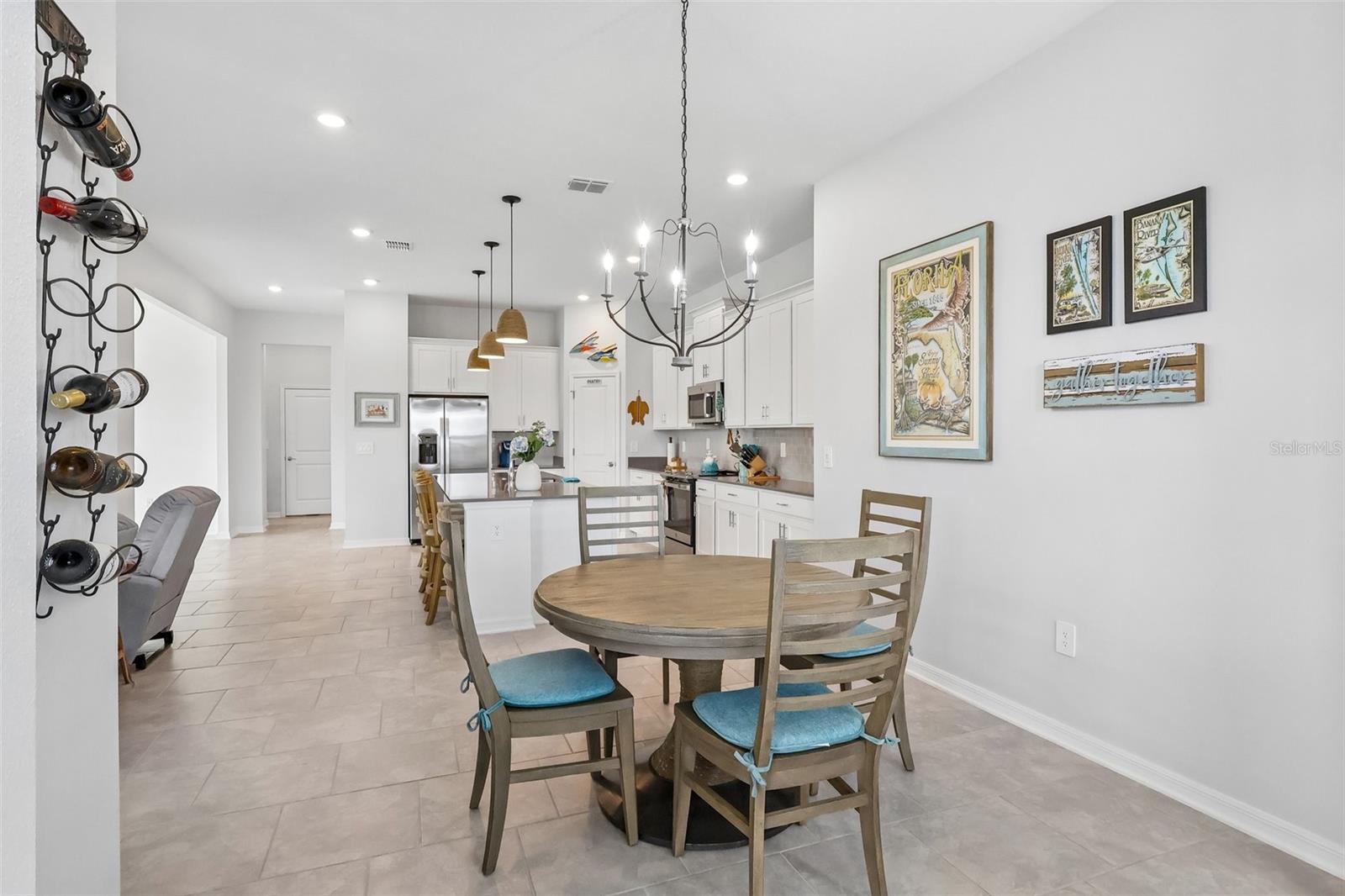 Listing photo id 9 for 6049 Claystone Way