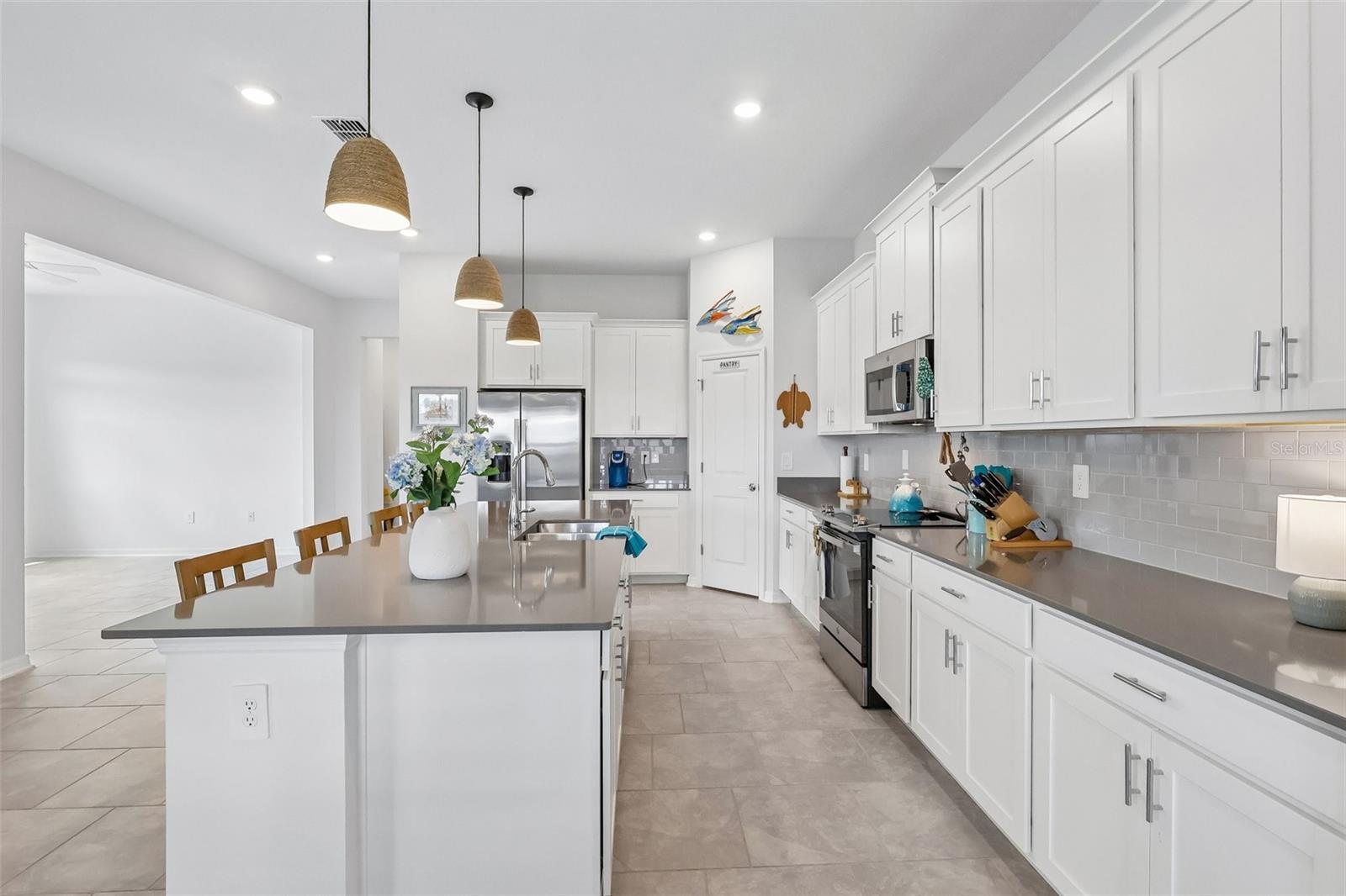 Listing photo id 12 for 6049 Claystone Way