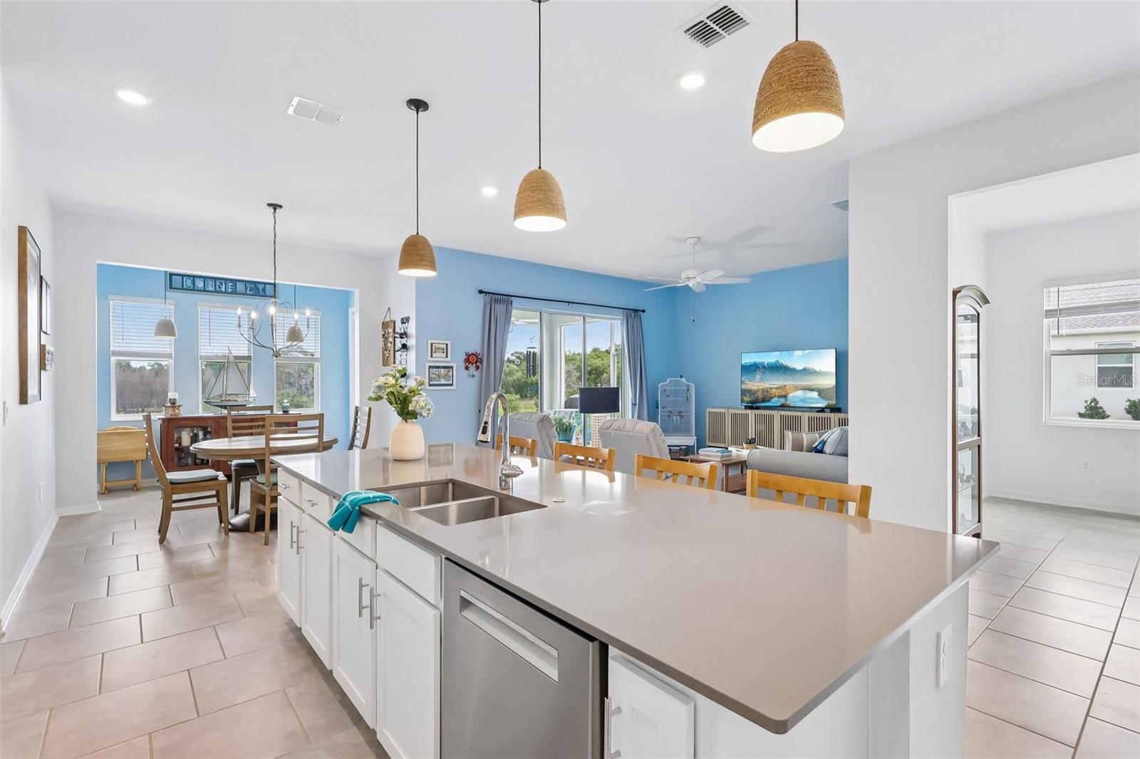 Listing photo id 13 for 6049 Claystone Way