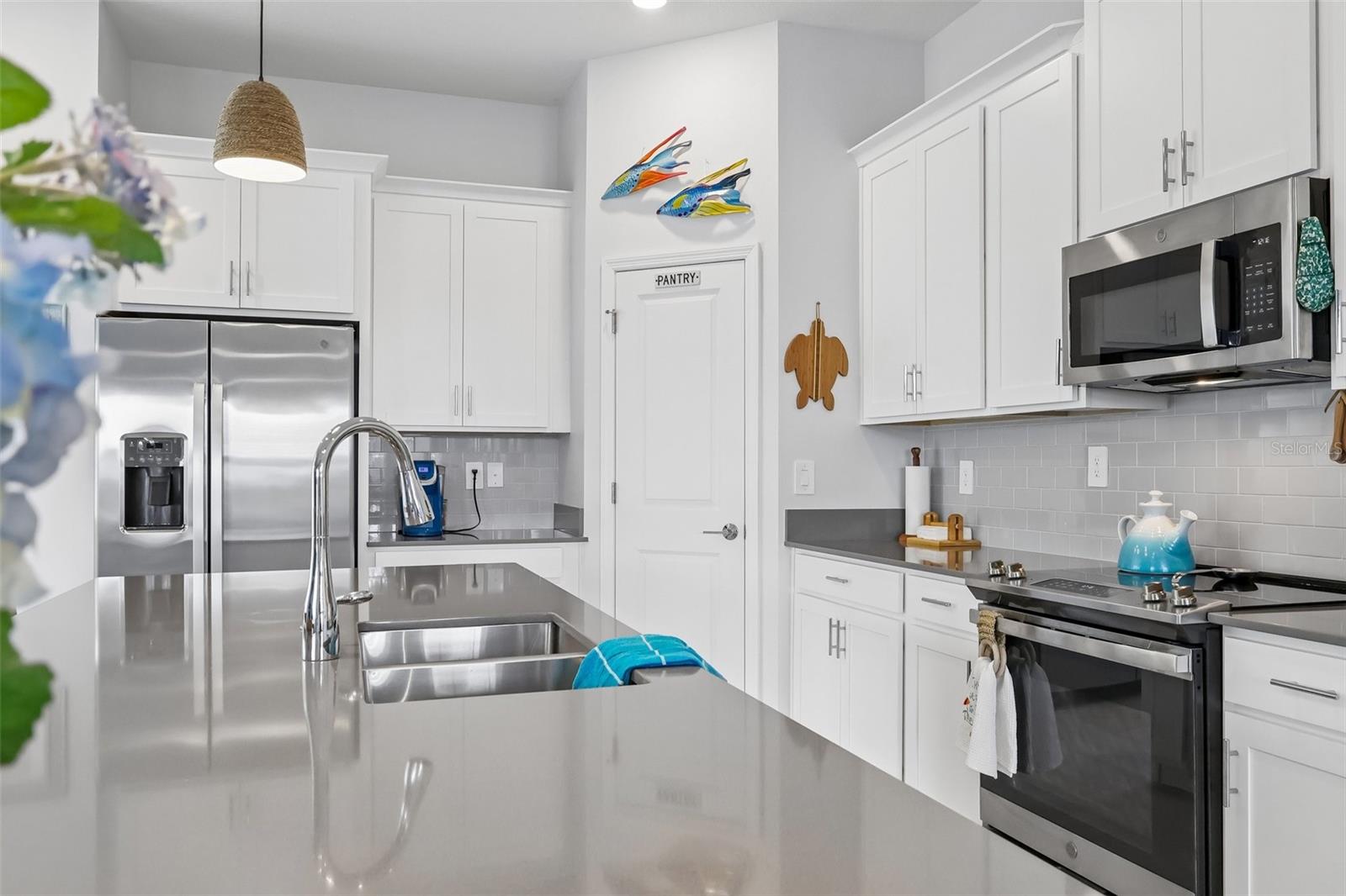 Listing photo id 15 for 6049 Claystone Way