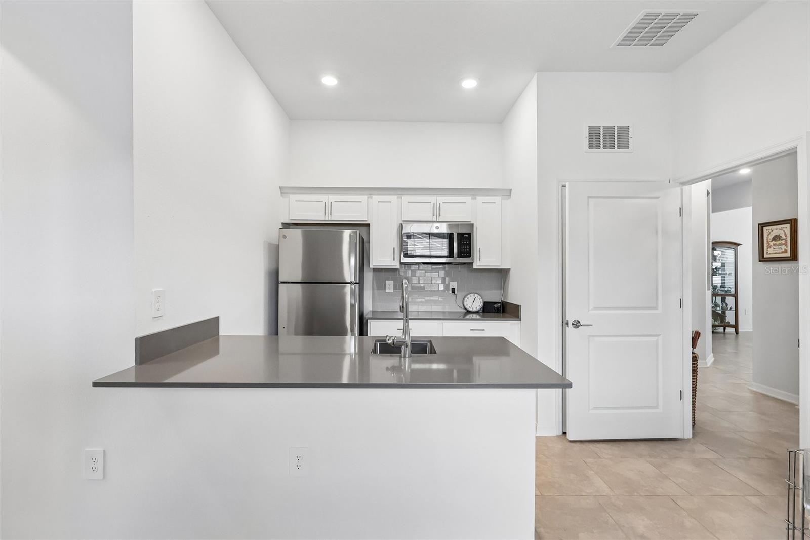 Listing photo id 29 for 6049 Claystone Way