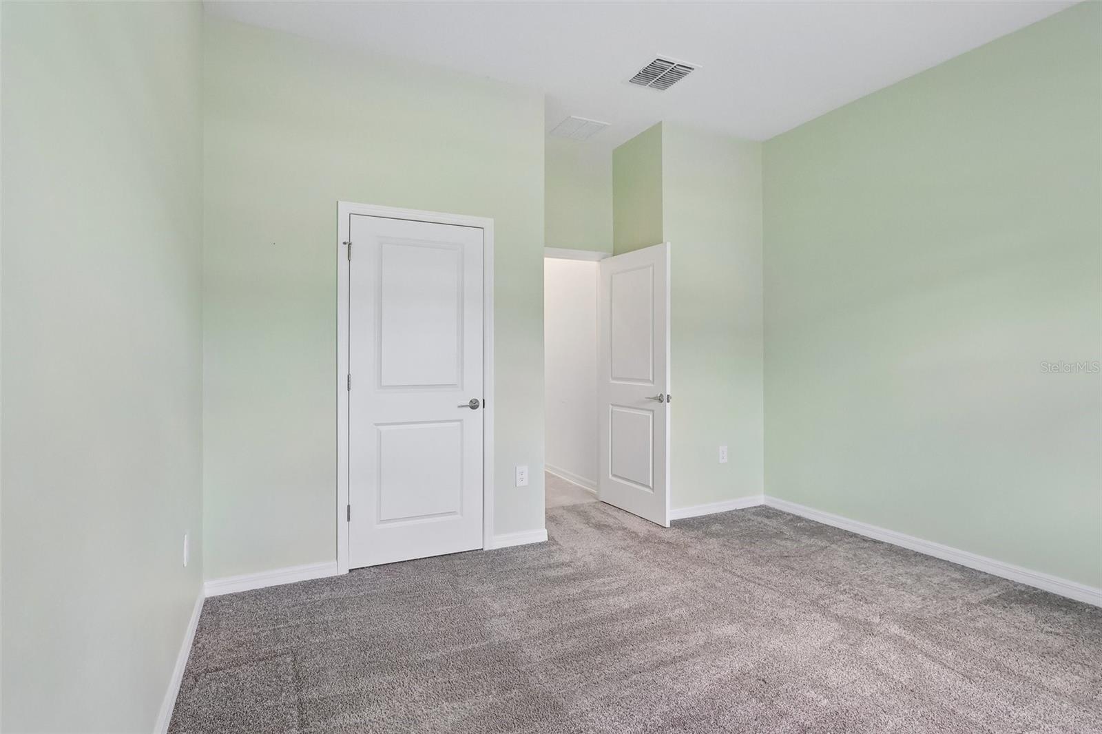 Listing photo id 32 for 6049 Claystone Way