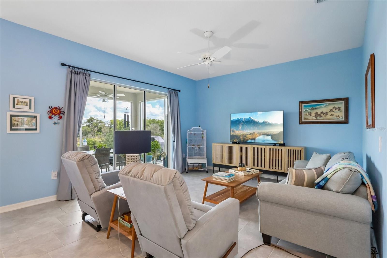 Listing photo id 6 for 6049 Claystone Way