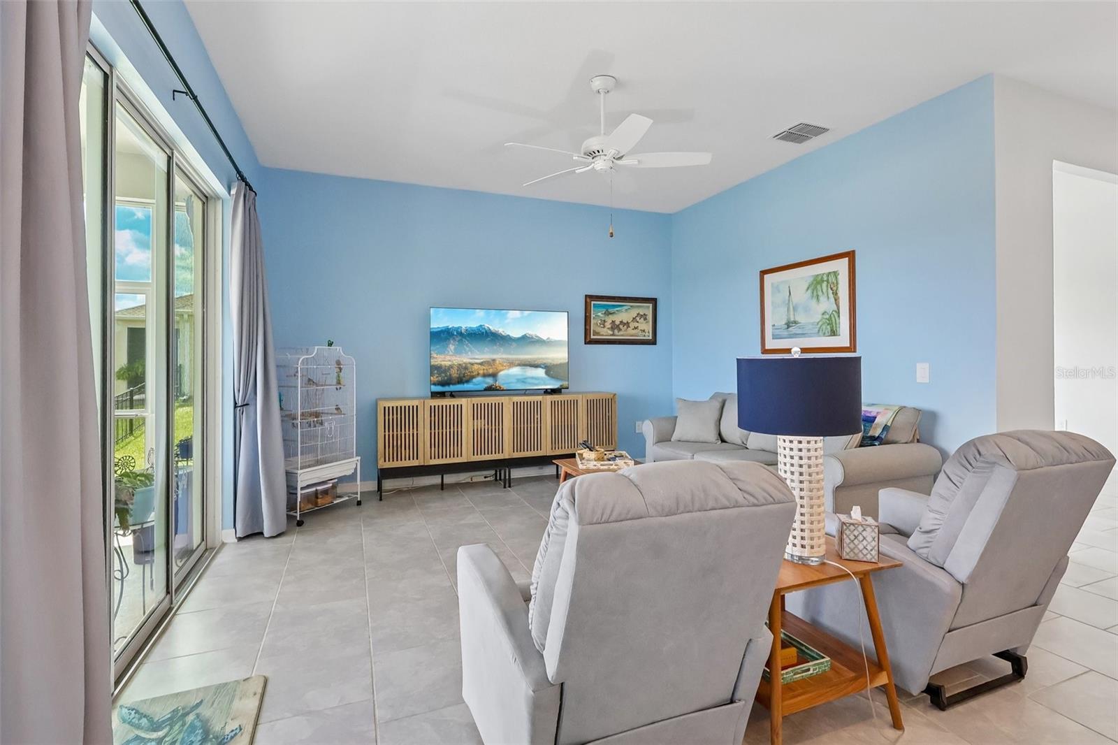 Listing photo id 7 for 6049 Claystone Way