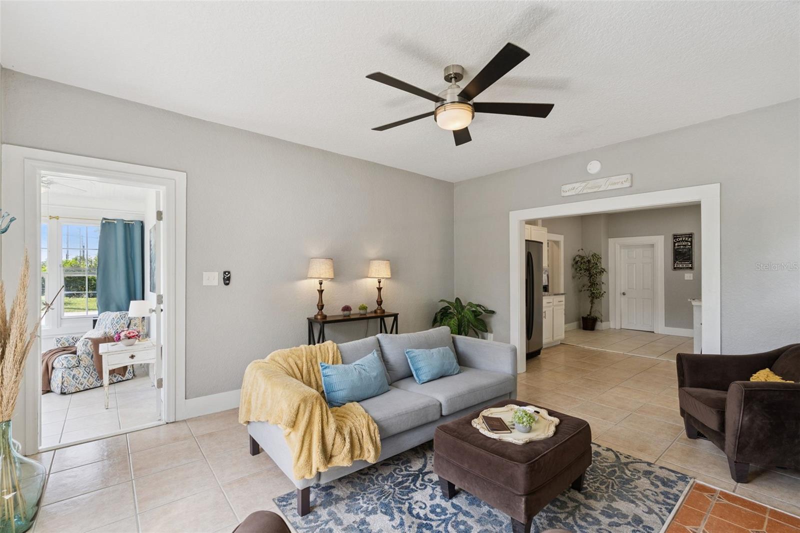 Image 3 of 48 For 1628 Grove Street