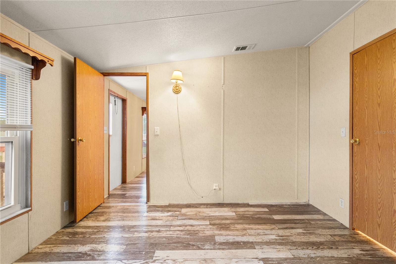 Image 17 of 37 For 1371 12th Lane