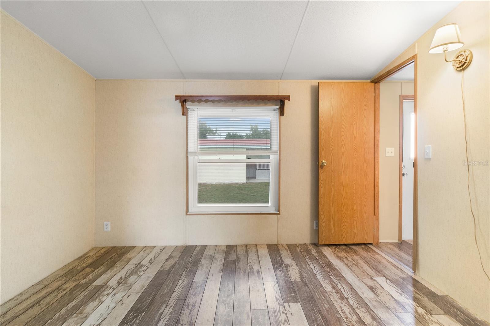 Image 19 of 37 For 1371 12th Lane