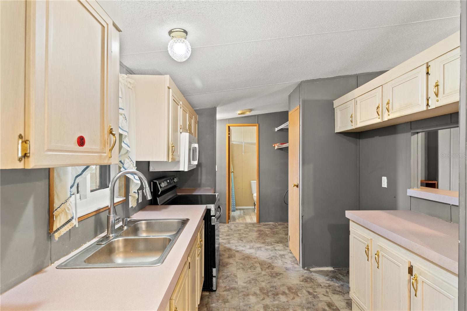 Image 7 of 37 For 1371 12th Lane