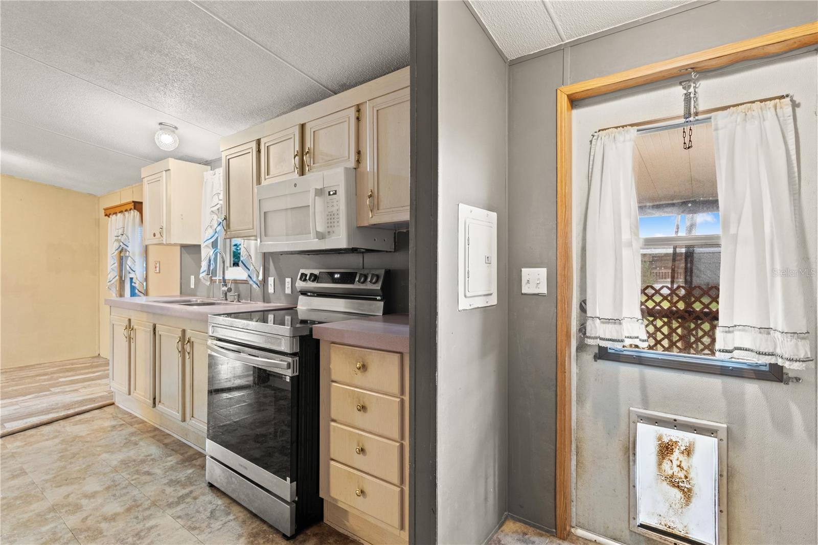 Image 8 of 37 For 1371 12th Lane