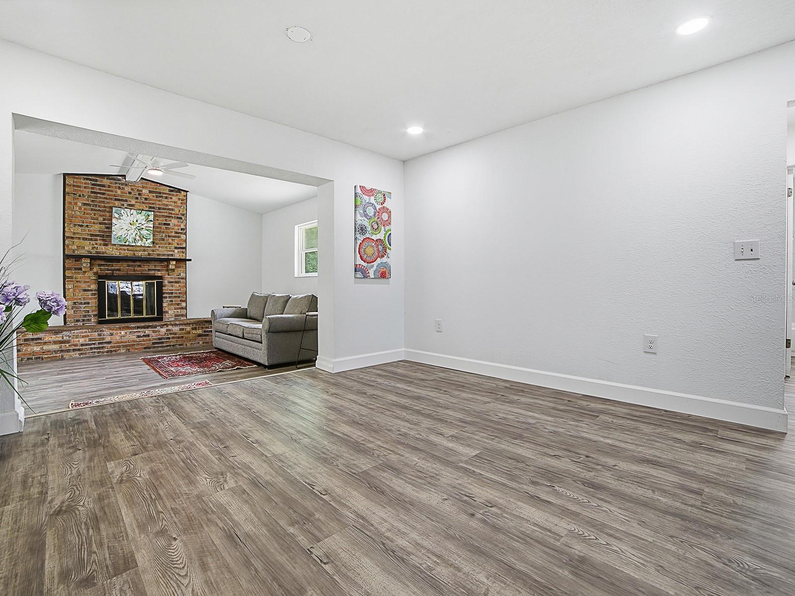 Listing photo id 8 for 9074 Golfview Drive