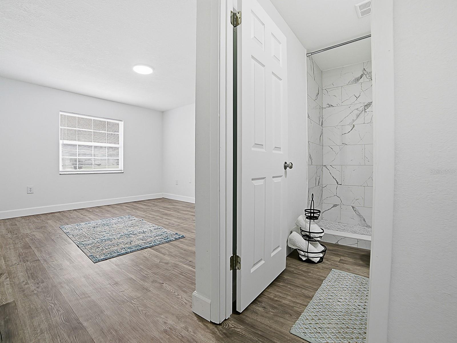 Listing photo id 15 for 9074 Golfview Drive