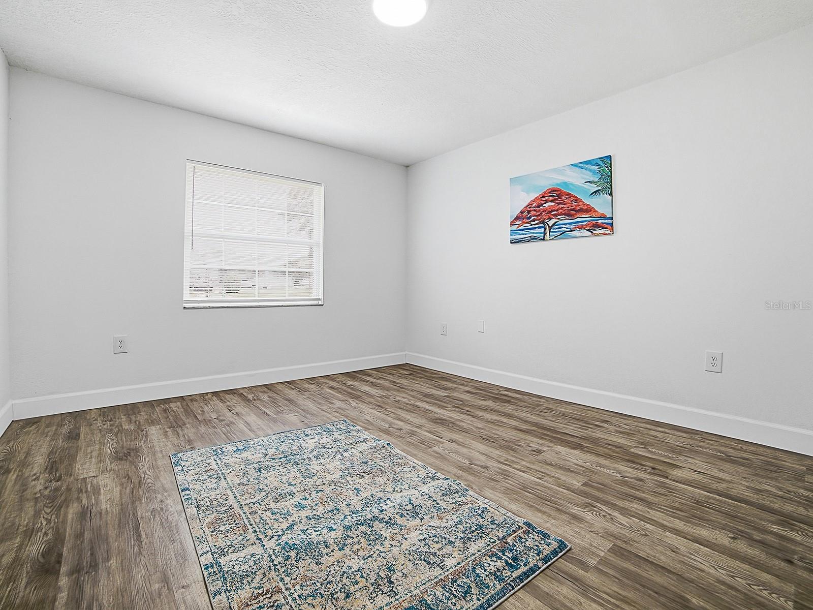 Listing photo id 17 for 9074 Golfview Drive