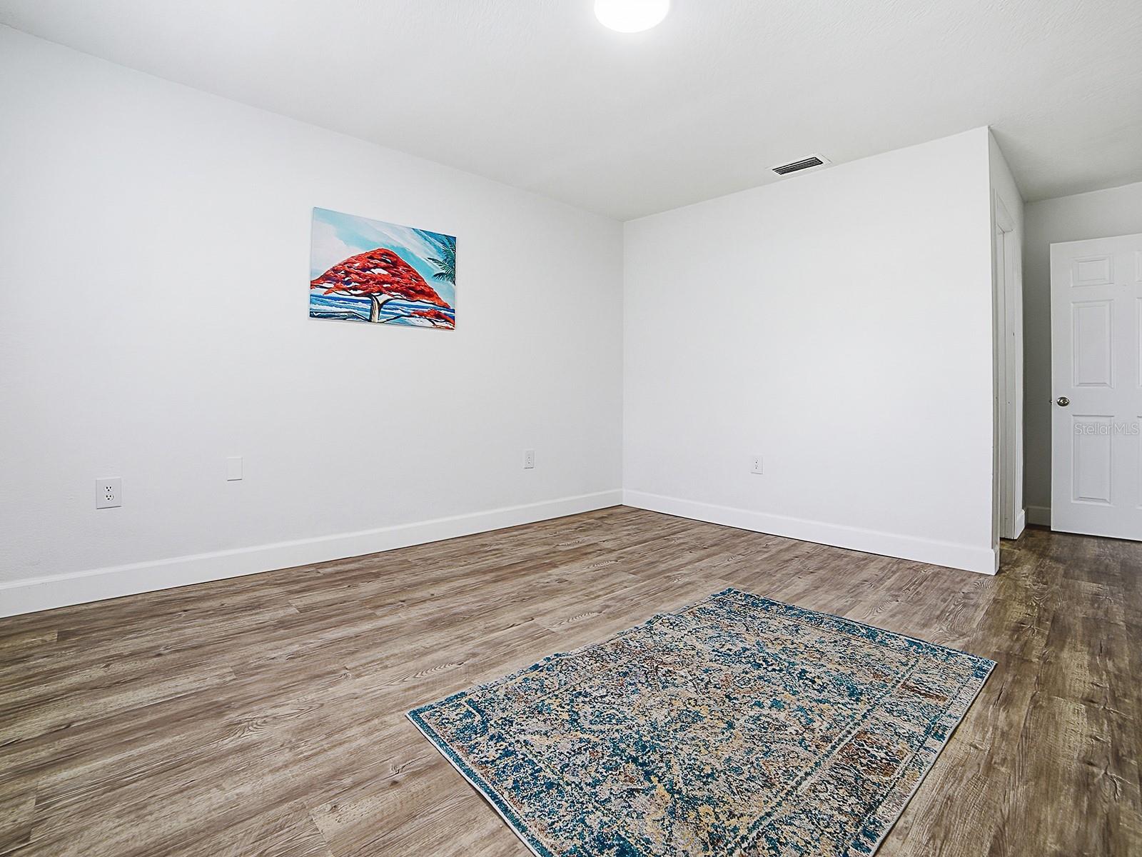 Listing photo id 19 for 9074 Golfview Drive