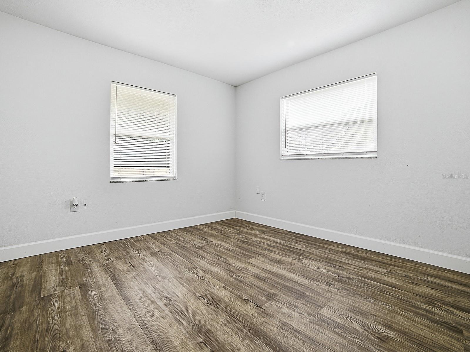 Listing photo id 20 for 9074 Golfview Drive