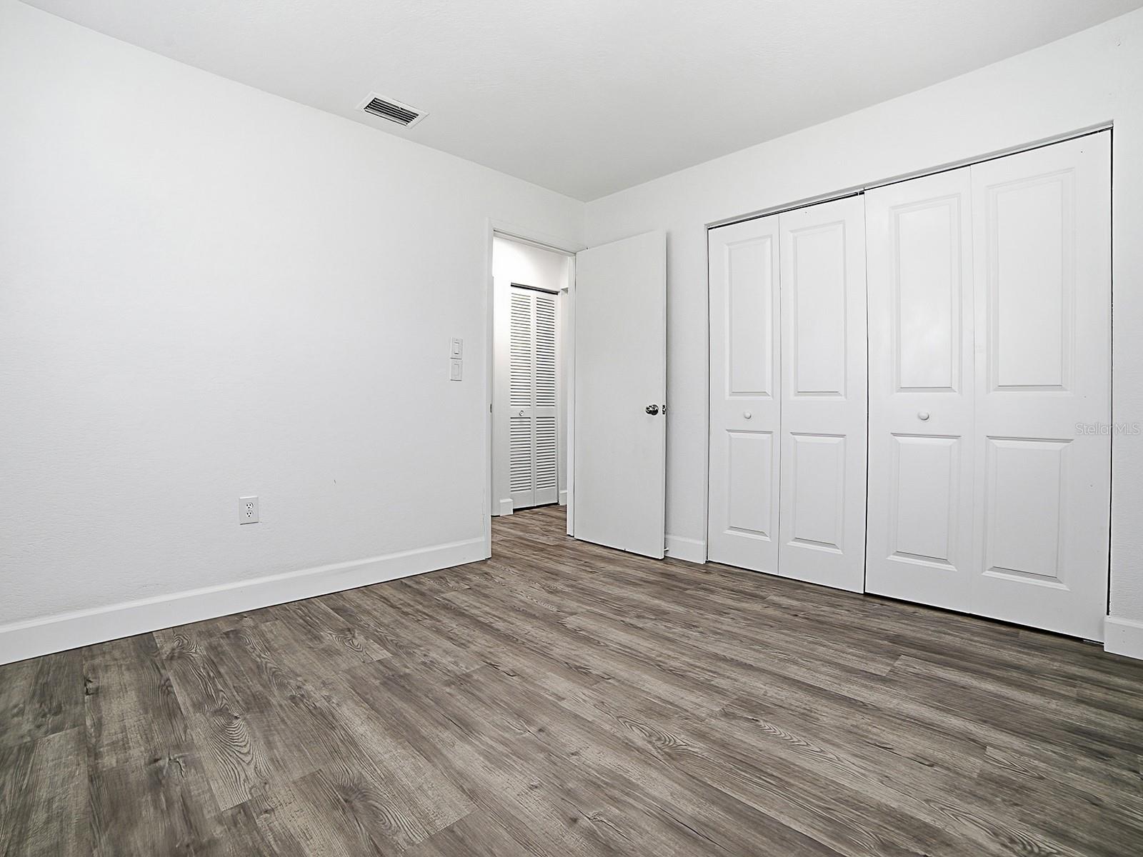 Listing photo id 21 for 9074 Golfview Drive