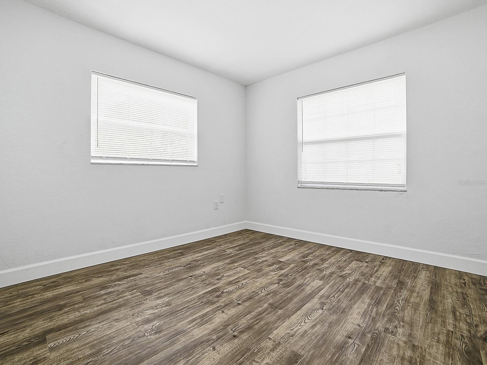 Listing photo id 23 for 9074 Golfview Drive