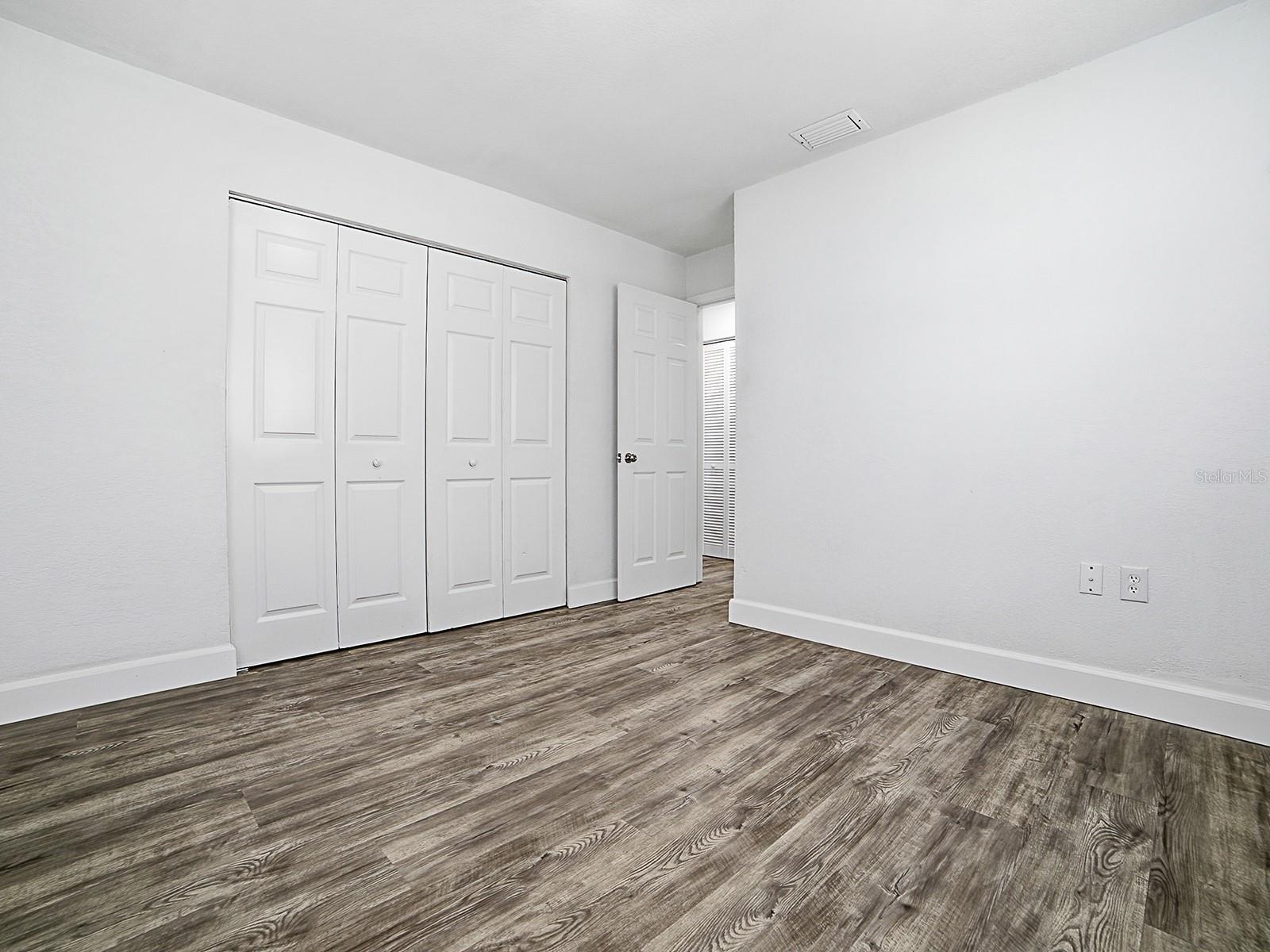 Listing photo id 24 for 9074 Golfview Drive