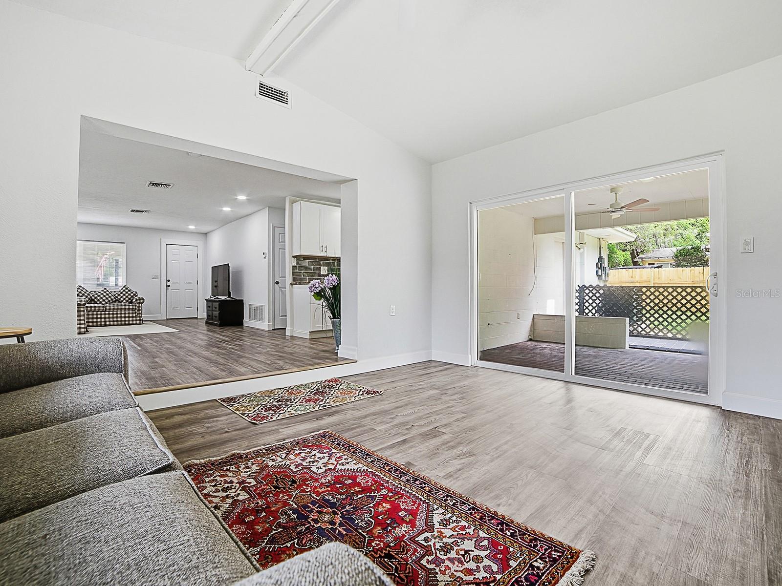 Listing photo id 26 for 9074 Golfview Drive