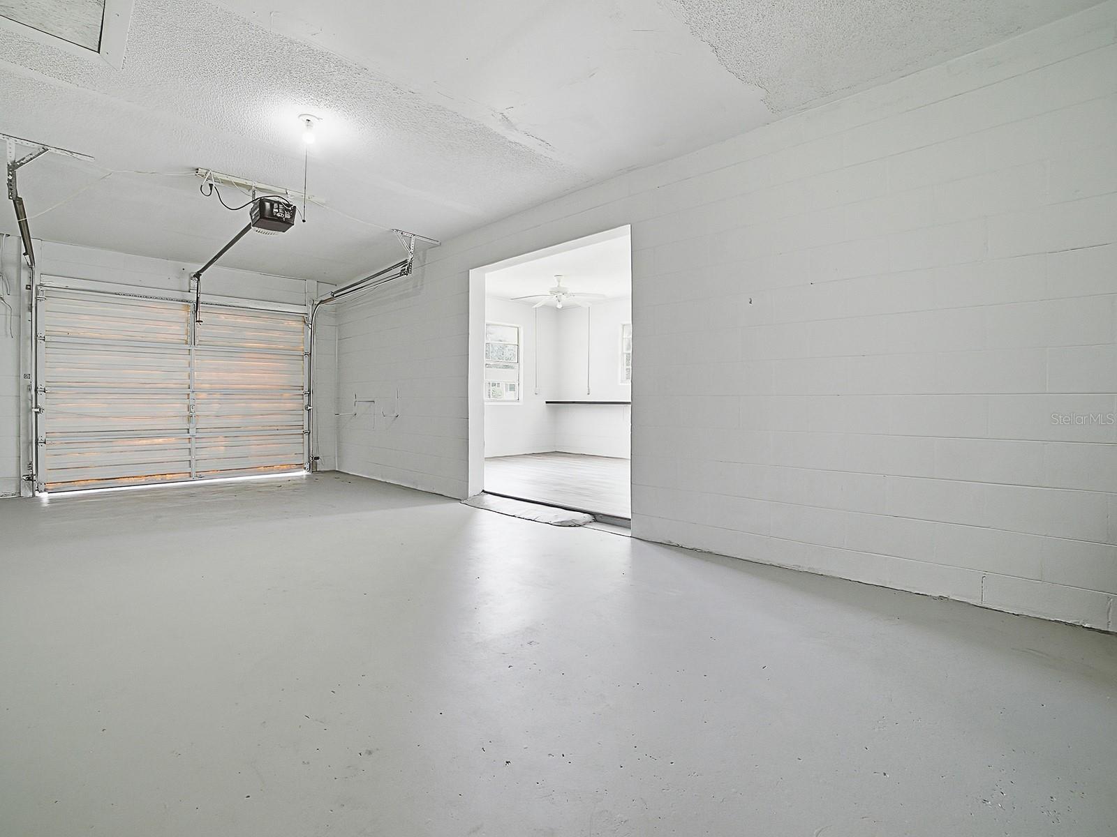 Listing photo id 27 for 9074 Golfview Drive