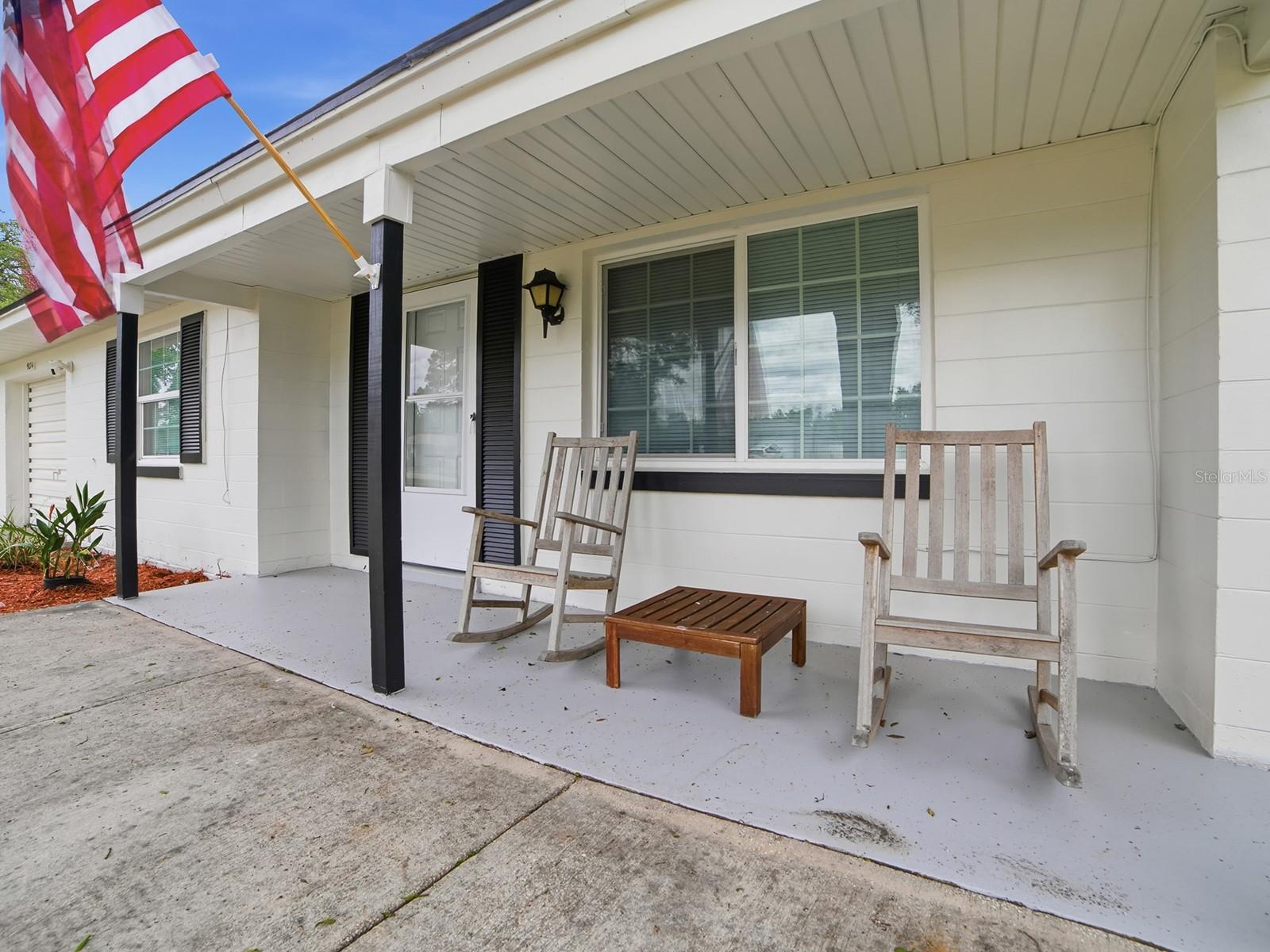 Listing photo id 1 for 9074 Golfview Drive