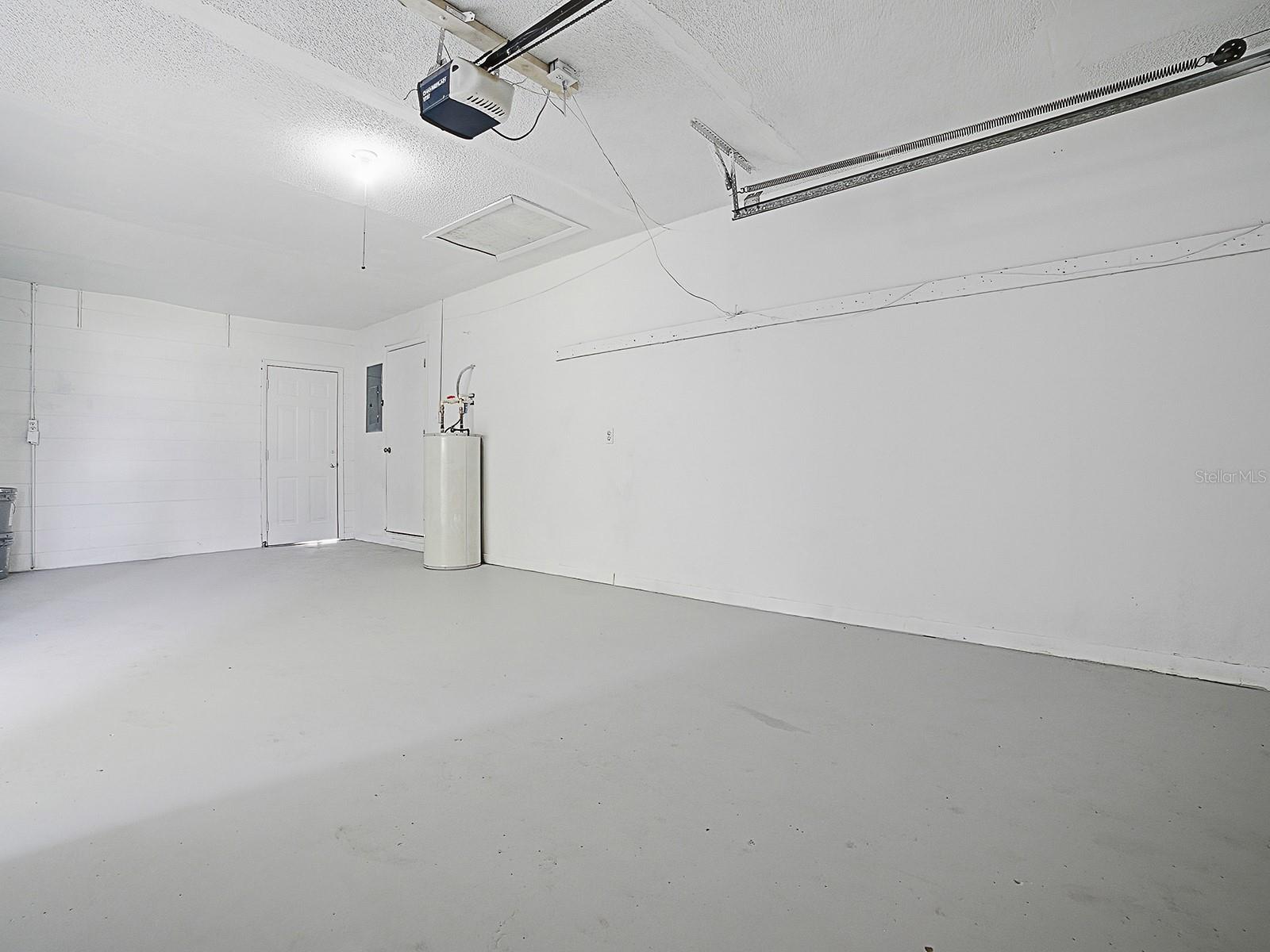 Listing photo id 28 for 9074 Golfview Drive