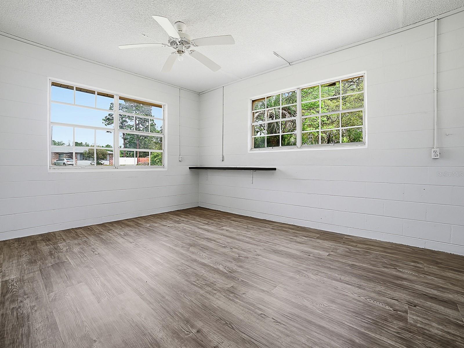 Listing photo id 29 for 9074 Golfview Drive