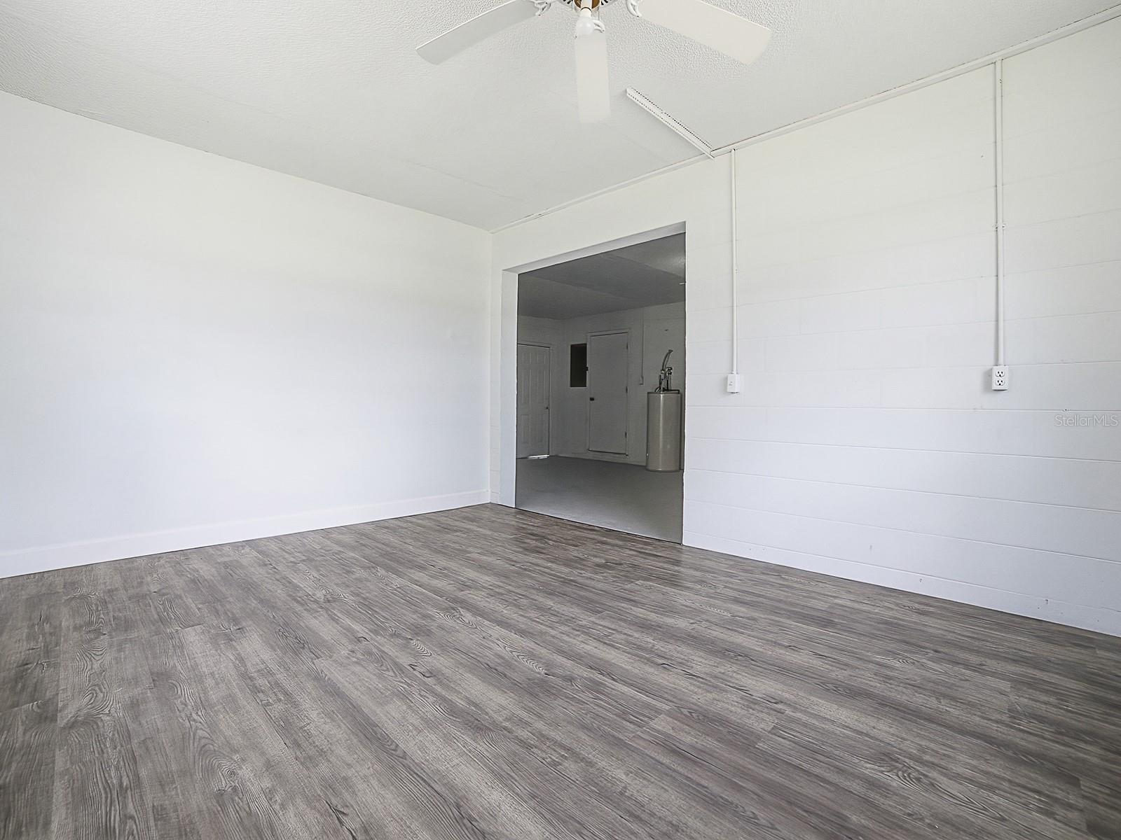 Listing photo id 30 for 9074 Golfview Drive