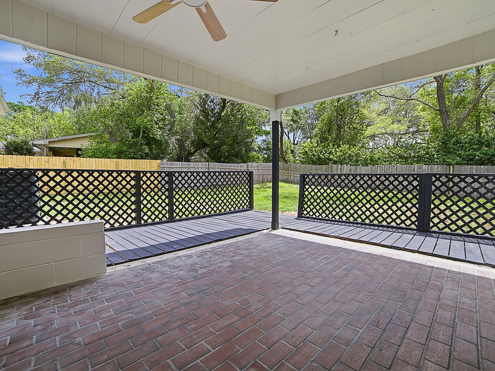 Listing photo id 31 for 9074 Golfview Drive