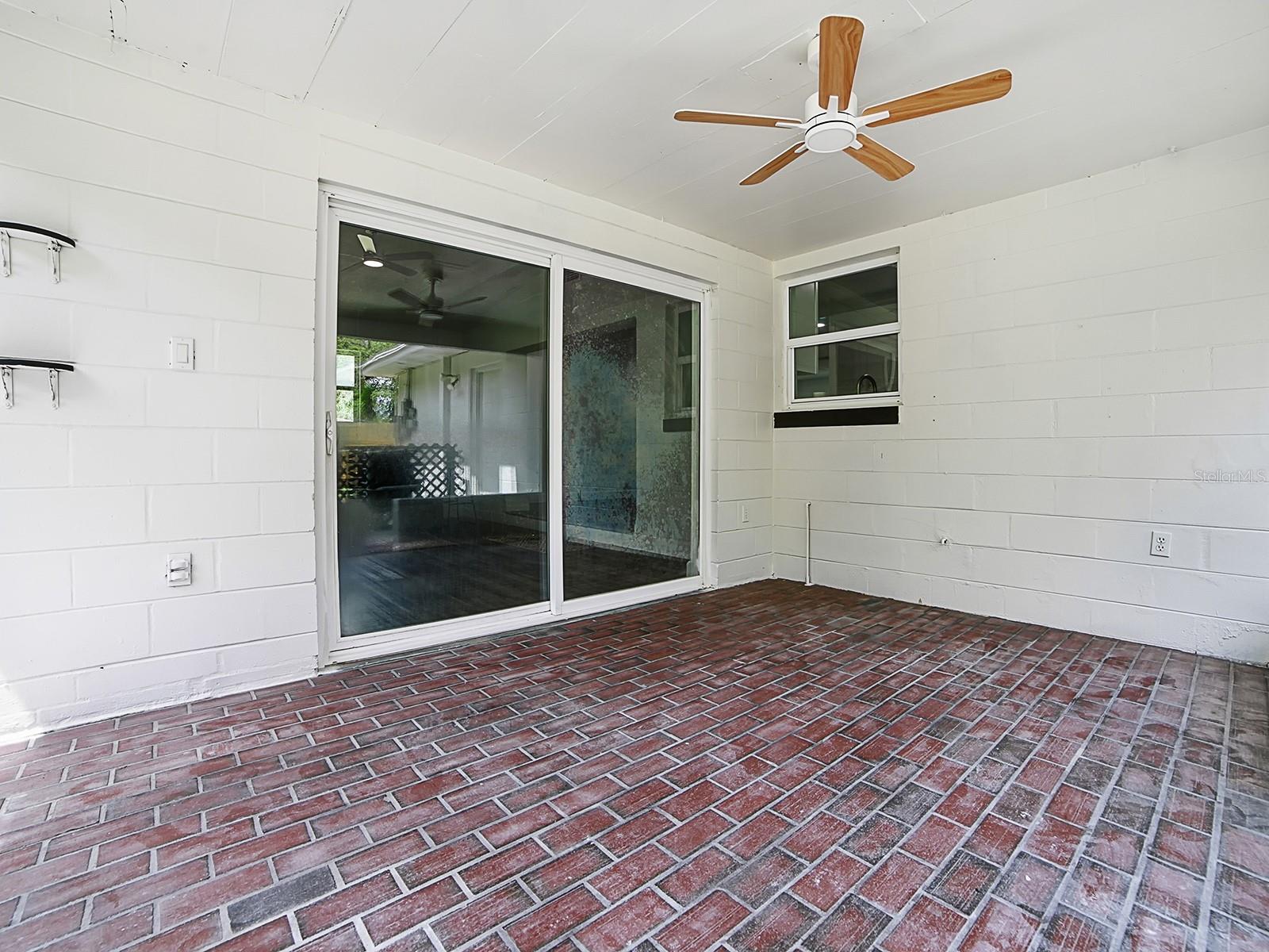 Listing photo id 32 for 9074 Golfview Drive