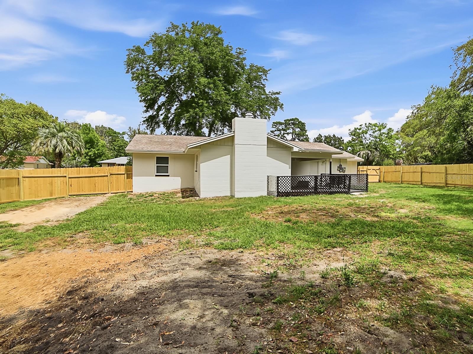 Listing photo id 35 for 9074 Golfview Drive