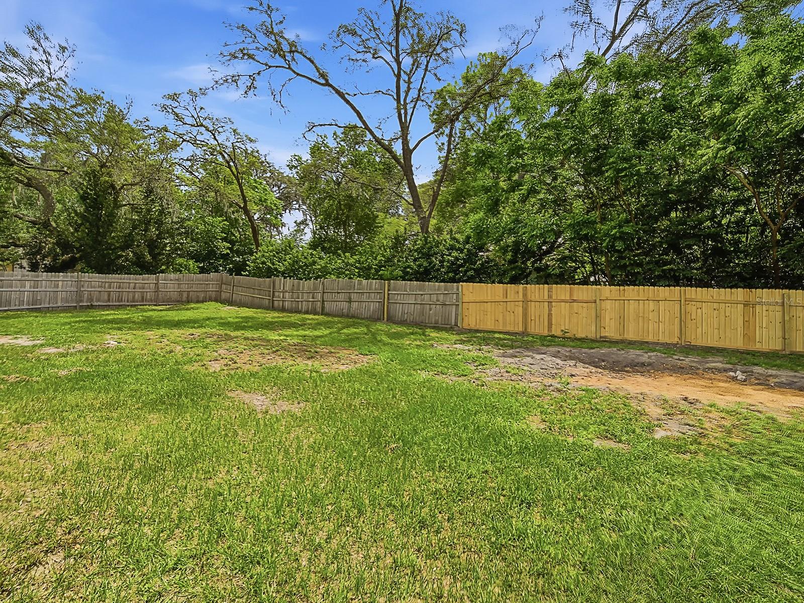 Listing photo id 36 for 9074 Golfview Drive