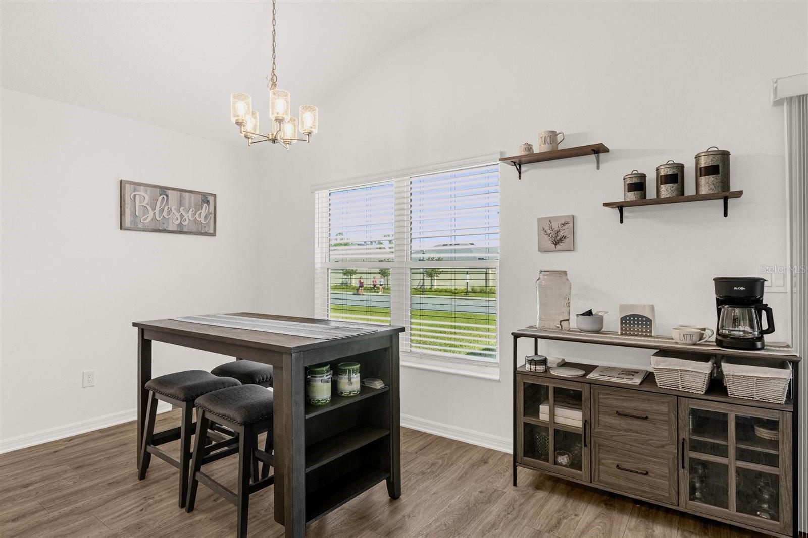 Image 10 of 39 For 2895 Osborne Street