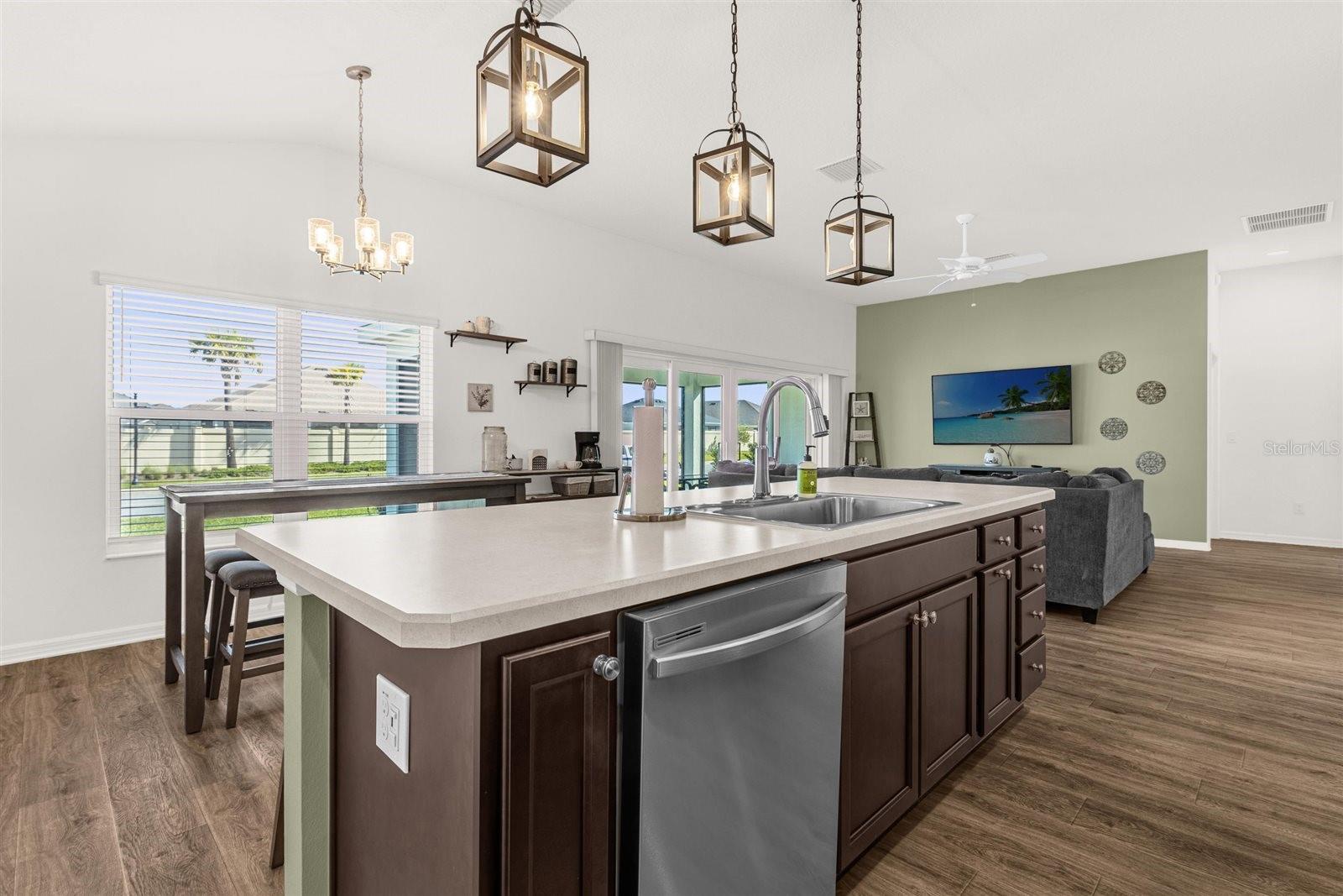 Image 11 of 39 For 2895 Osborne Street