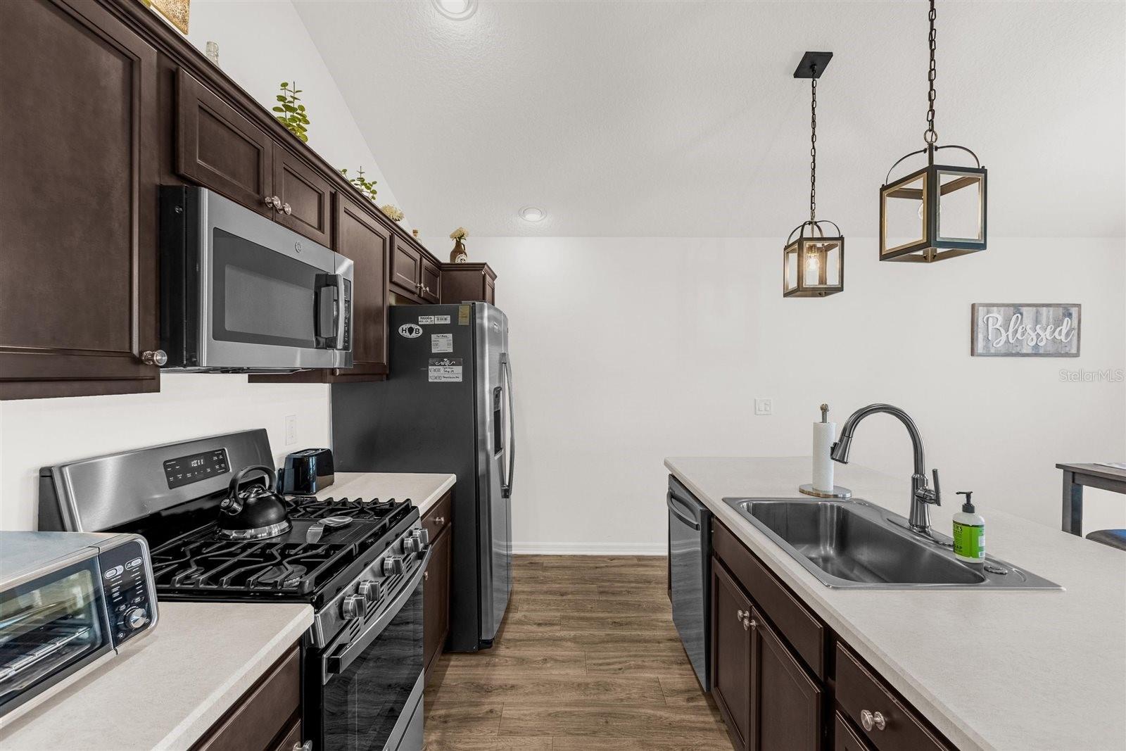 Image 12 of 39 For 2895 Osborne Street