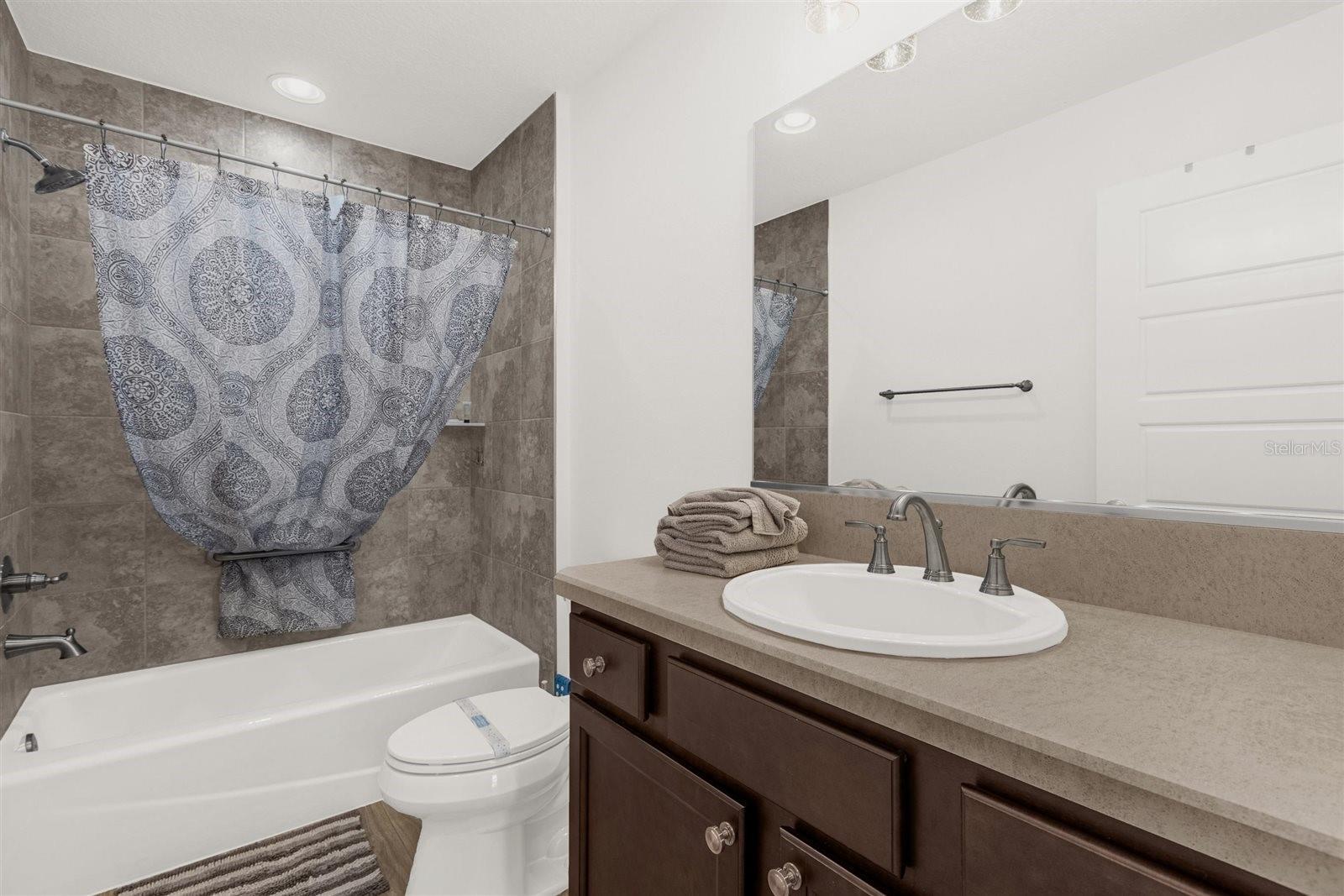 Image 17 of 39 For 2895 Osborne Street