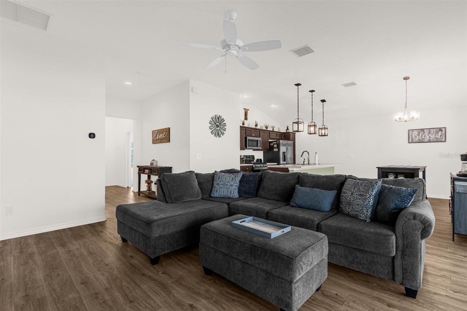 Image 7 of 39 For 2895 Osborne Street