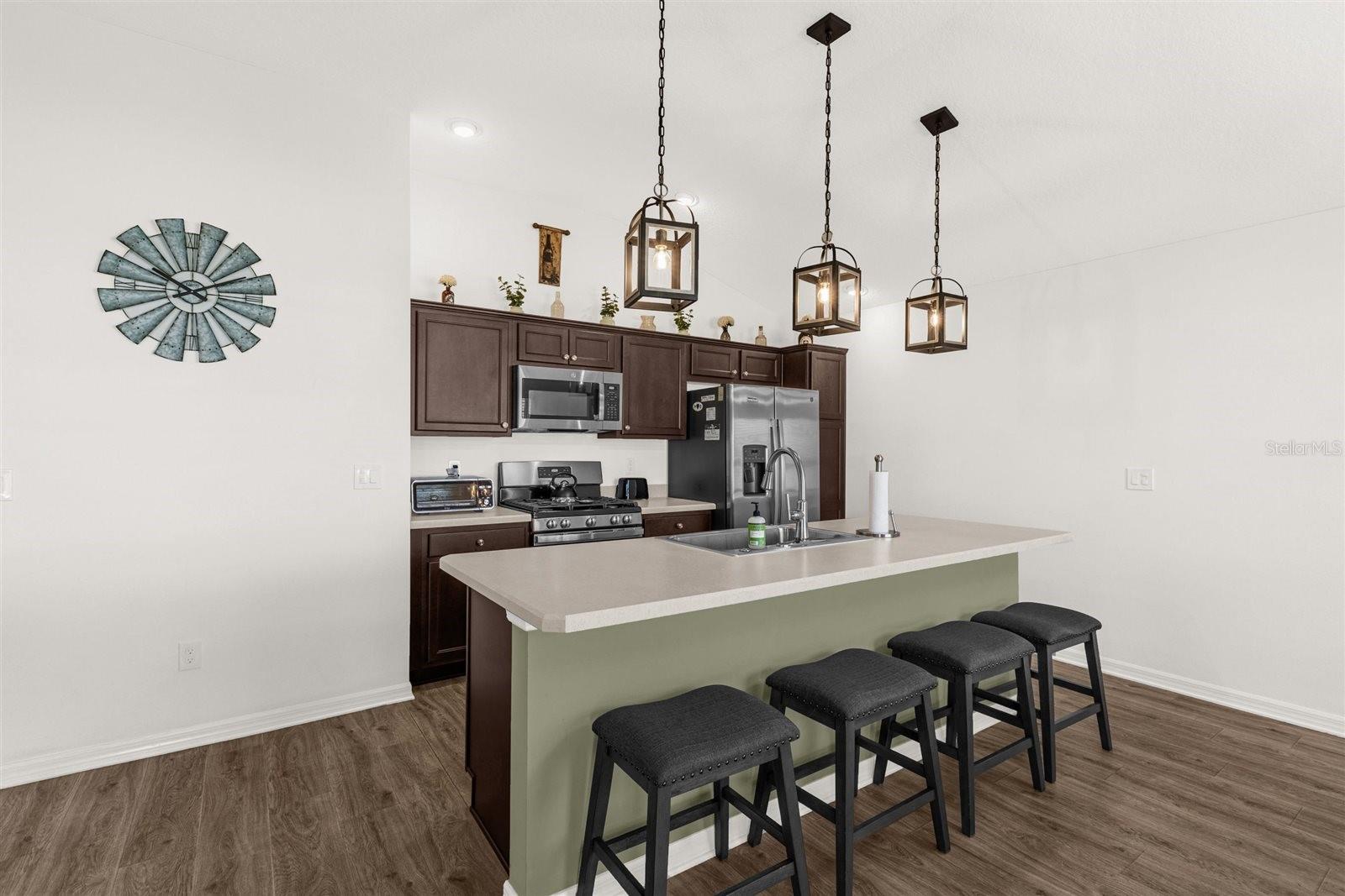 Image 8 of 39 For 2895 Osborne Street