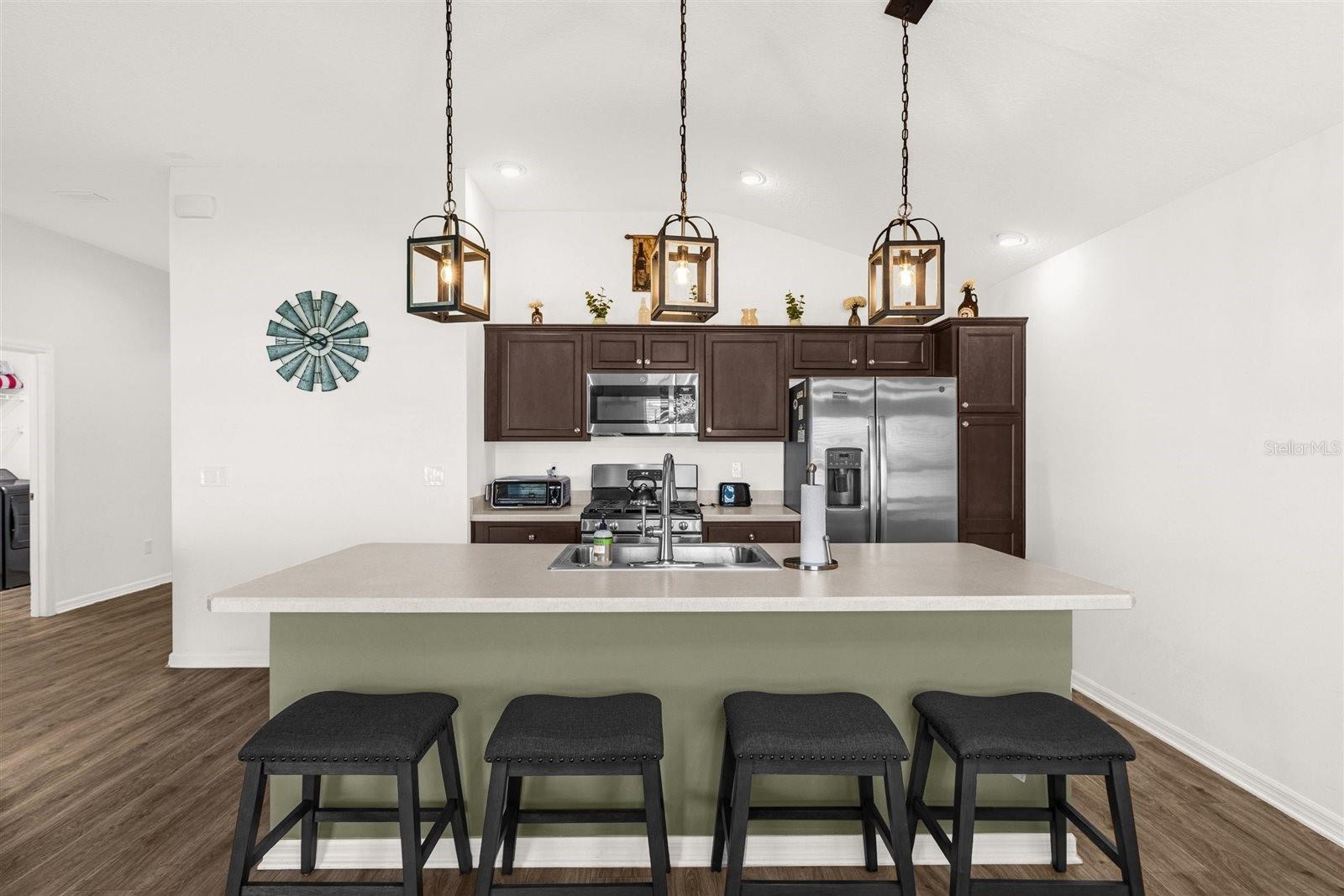 Image 9 of 39 For 2895 Osborne Street