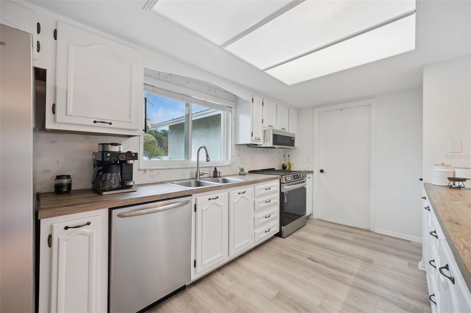 Image 10 of 46 For 425 Vandergrift Drive