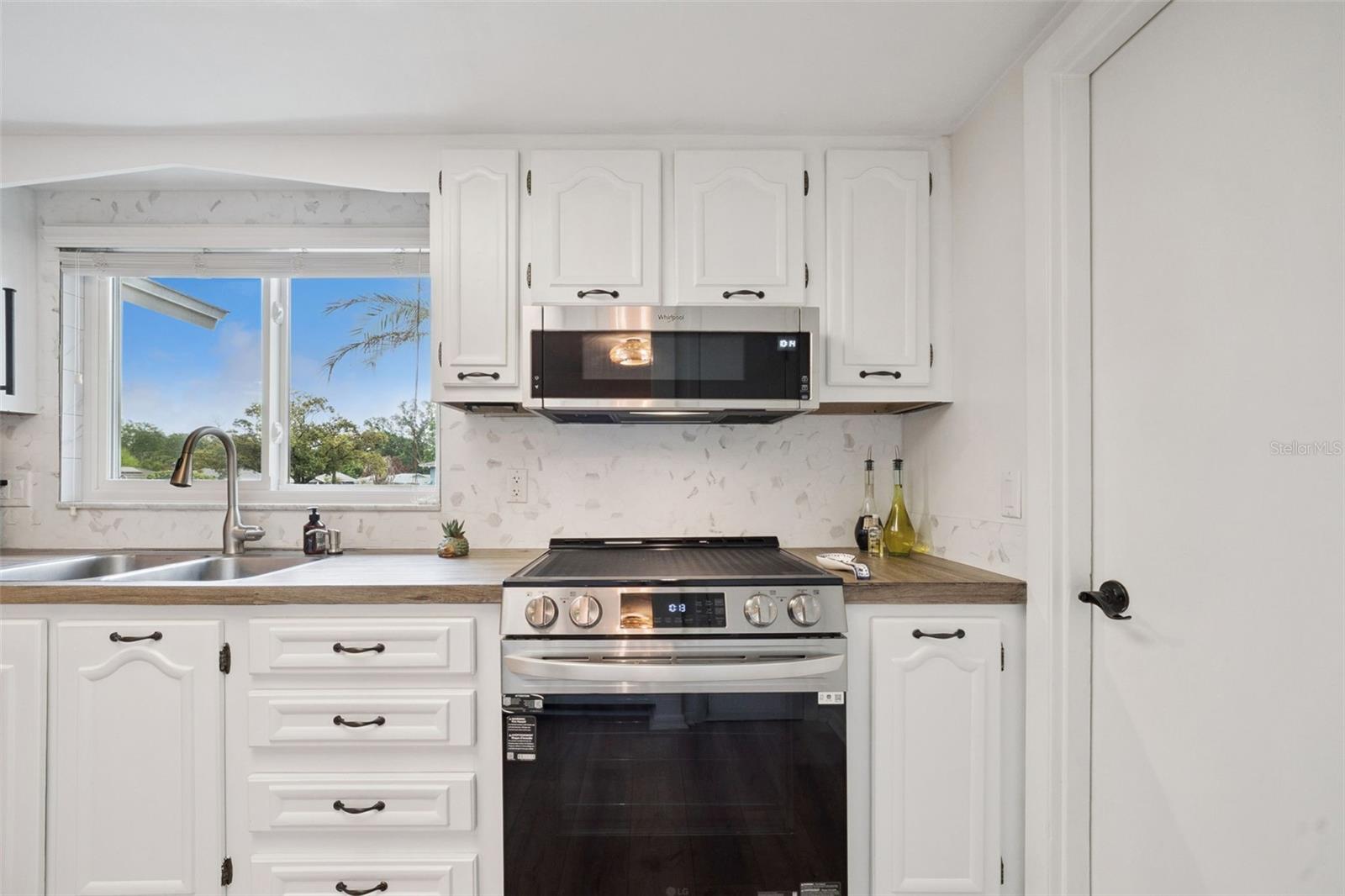 Image 11 of 46 For 425 Vandergrift Drive